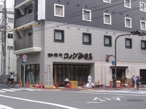 壁面看板の半立体