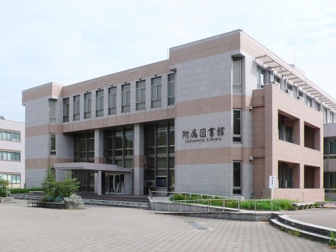 島根大学附属図書館（外部サイン）